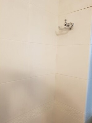 Joinhouse | Regadera en el baño