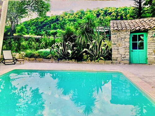 Stone house with garden and pool, quiet, Wine village, near Montpellier no dogs