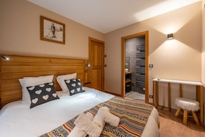 3 slaapkamers, een strijkplank/strijkijzer, wifi, beddengoed