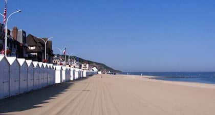 DUPLEX APARTMENT 47M2 BLONVILLE SUR MER 200m Strand in der Nähe. Deauville