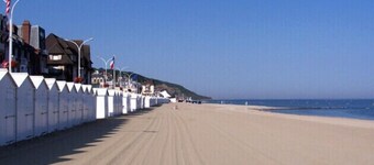 DUPLEX APARTMENT 47M2 BLONVILLE SUR MER 200m beach nearby. Deauville
