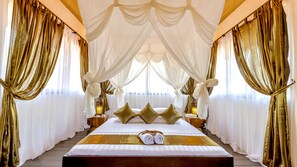 3 bedrooms, in-room safe, iron/ironing board, travel cot