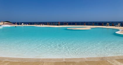 Duplex-Haus 2 Schlafzimmer 2 Badezimmer Meerblick mit Pool