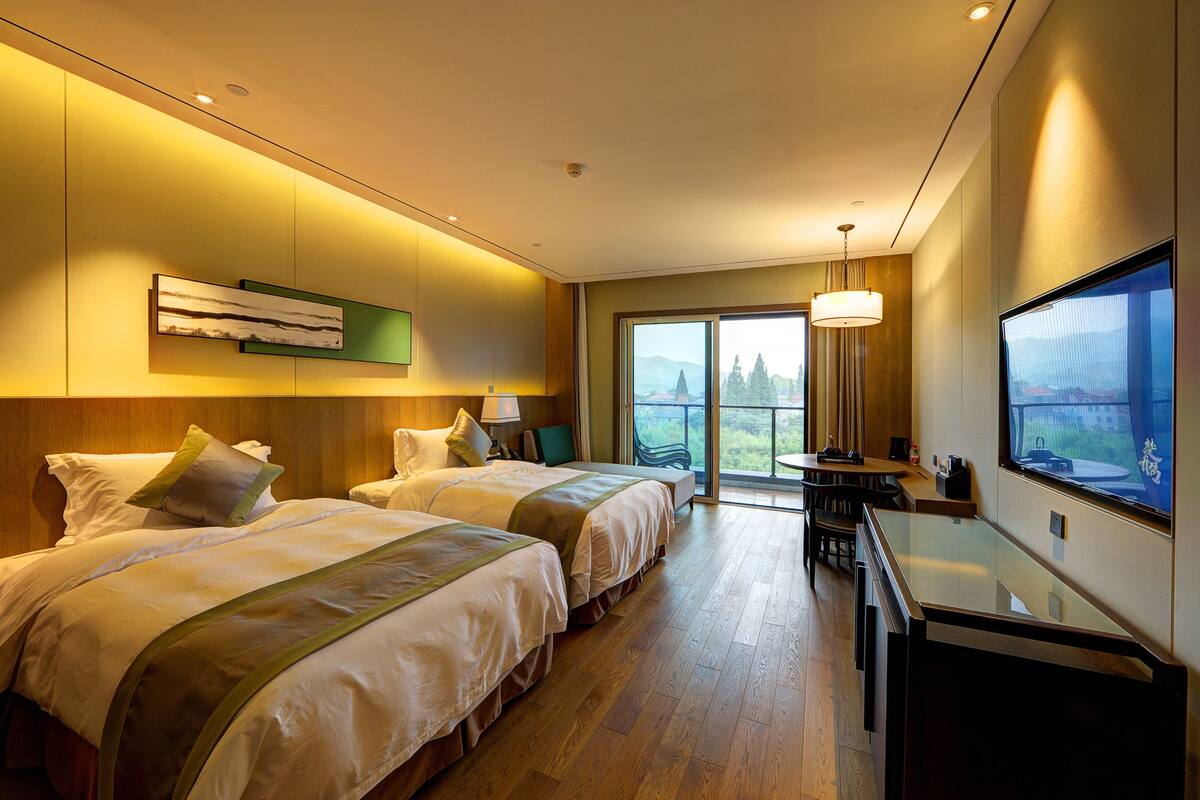 Minibar, in-room safe, desk, blackout curtains