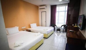 Minibar, desk, soundproofing, iron/ironing board - MNY Hotel & Resort (Pangkor Island)