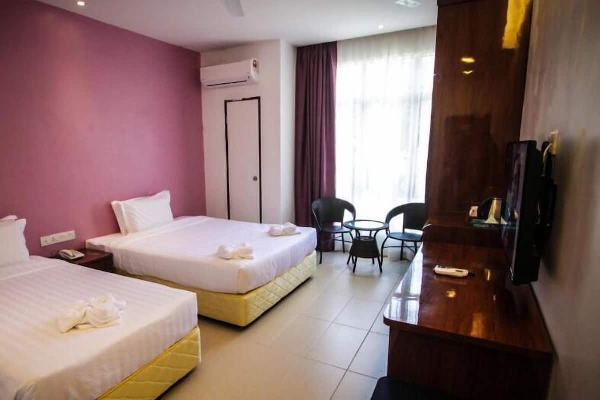 minibar, desk, soundproofing, iron/ironing board