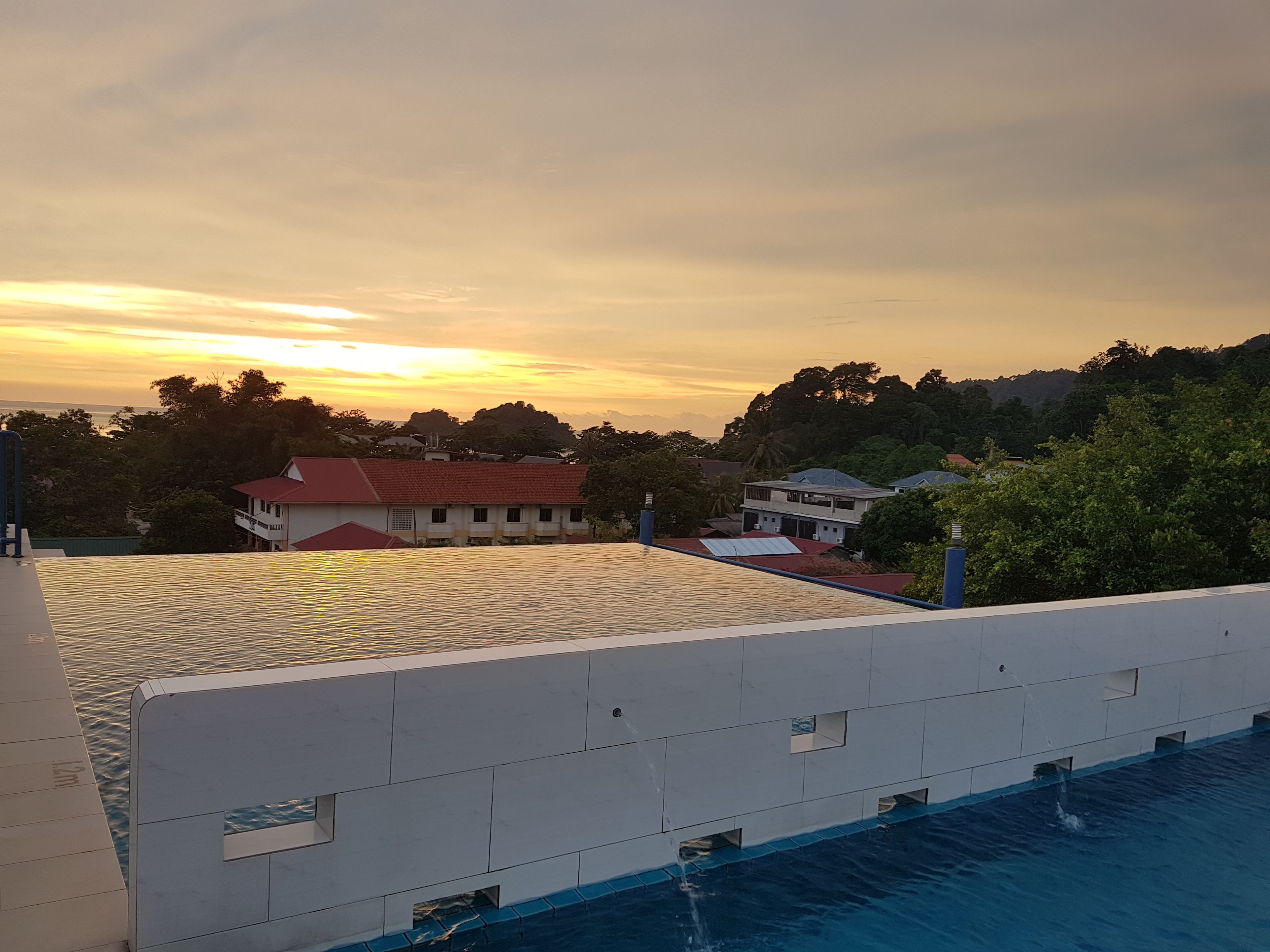 Kolam renang terbuka