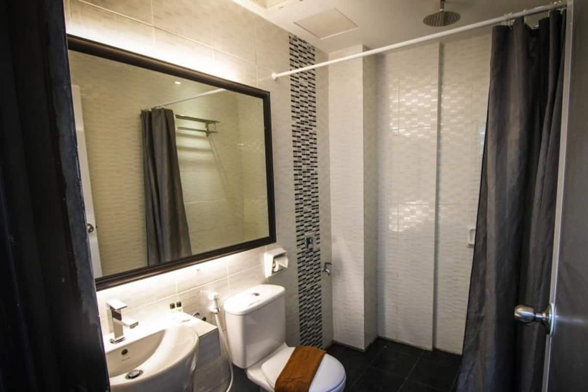 standard room | minibar, desk, soundproofing, iron/ironing board