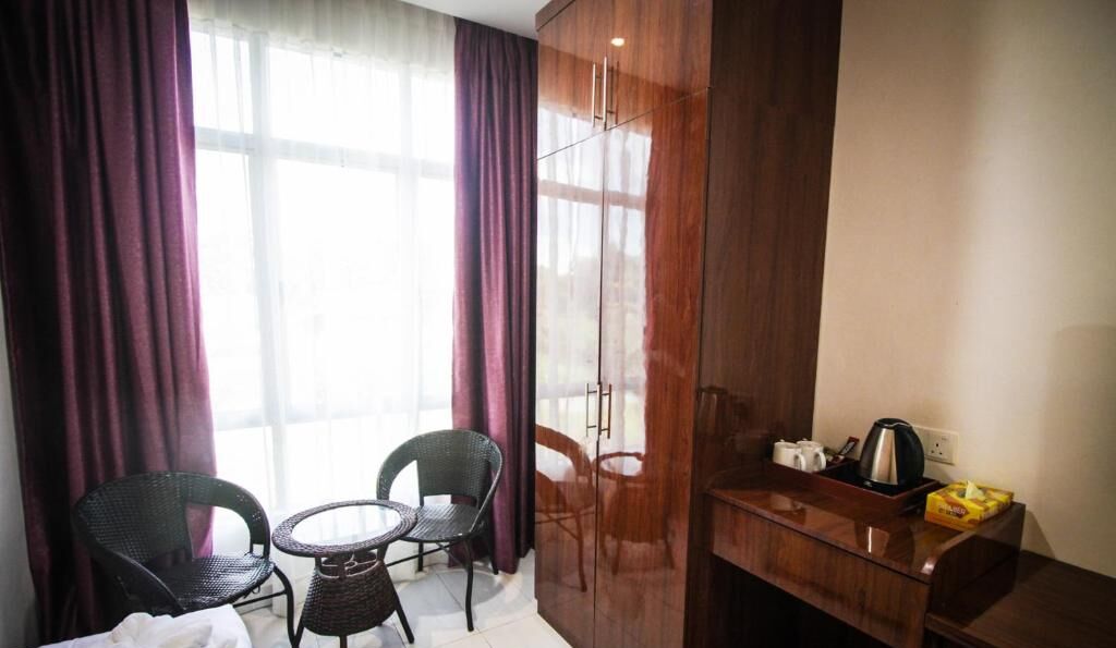 minibar, desk, soundproofing, iron/ironing board