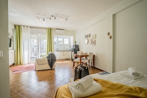 Una scrivania, ferro/asse da stiro, Wi-Fi gratuito, lenzuola