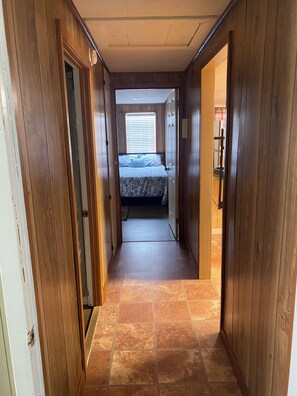 5 bedrooms, iron/ironing board, bed sheets