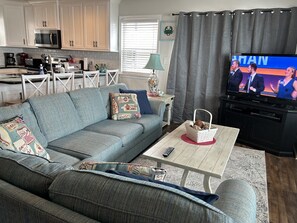 TV connectée, lecteur de DVD, livres