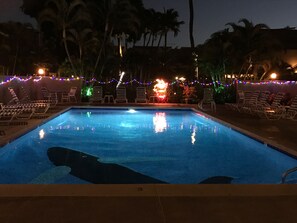 Outdoor pool - Escape to "Heavenly Haven", our beautiful, by the sea, comfortable Condo  (Kihei)