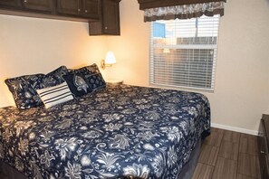 1 sovrum, skrivbord, resesäng och gratis wi-fi