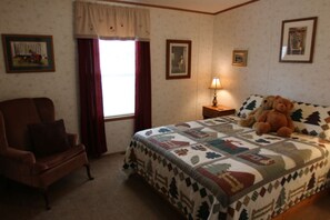 4 bedrooms, desk, iron/ironing board, free WiFi