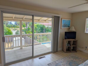 Interior - Walk 2 W. Cliff beaches, boardwalk  & wharf dogs ok Sleeps 7a. 3 bd 2ba hot tub. (Santa Cruz)
