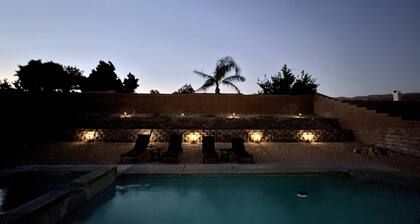 4BED/2BA PRIVATE SALTWATER POOL & SPA, LARGE UPGRADED FAMILY HOME, EASY CHECK-IN