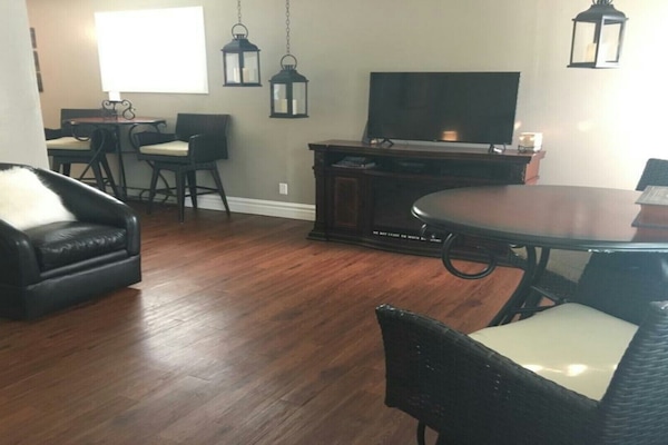 can we have 5 swivel chairs, fireplace, and a reclining sofa.....YES