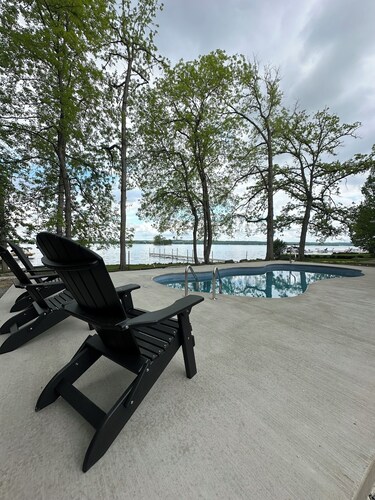 Lakeside Home, New Pool, Carriage House, level & private, 6 BR, 120'  frontage!