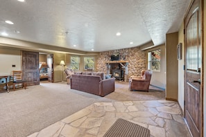 Smart TV, fireplace, DVD player, books