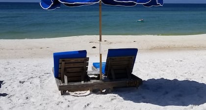 GATED~ walk to attractions~ Tootsie's~Free Beach chairs/Pet friendly w/ approval