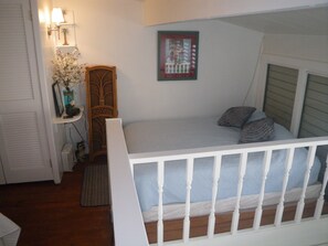 1 bedroom, desk, free WiFi, bed sheets