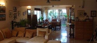 Luxury Townhouse W Private Garden & Italian Kitchen