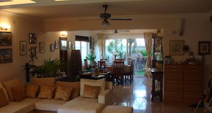 Luxury Townhouse W Private Garden & Italian Kitchen