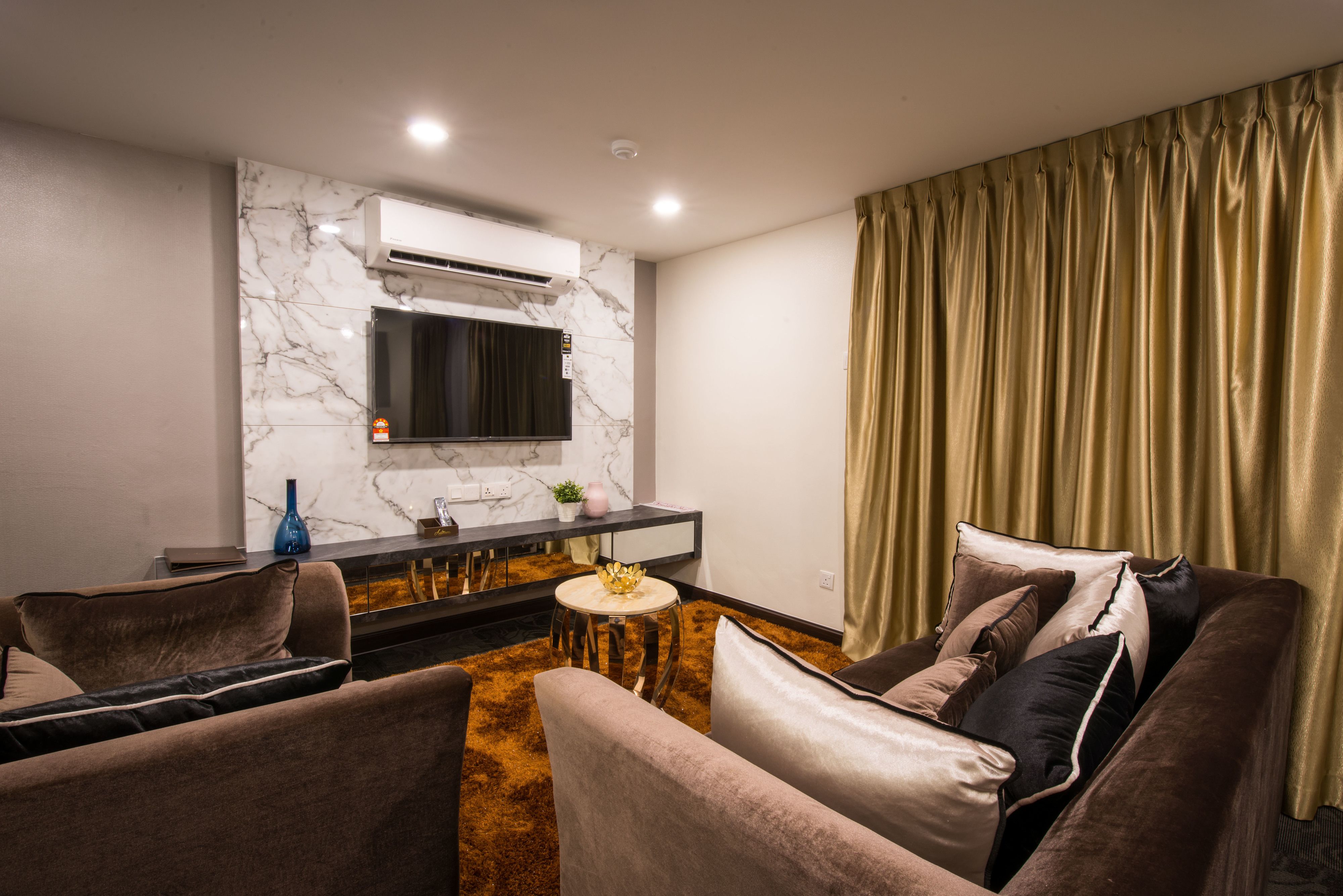 Suite | Living area | 55-inch Smart TV with satellite channels, Netflix, streaming services