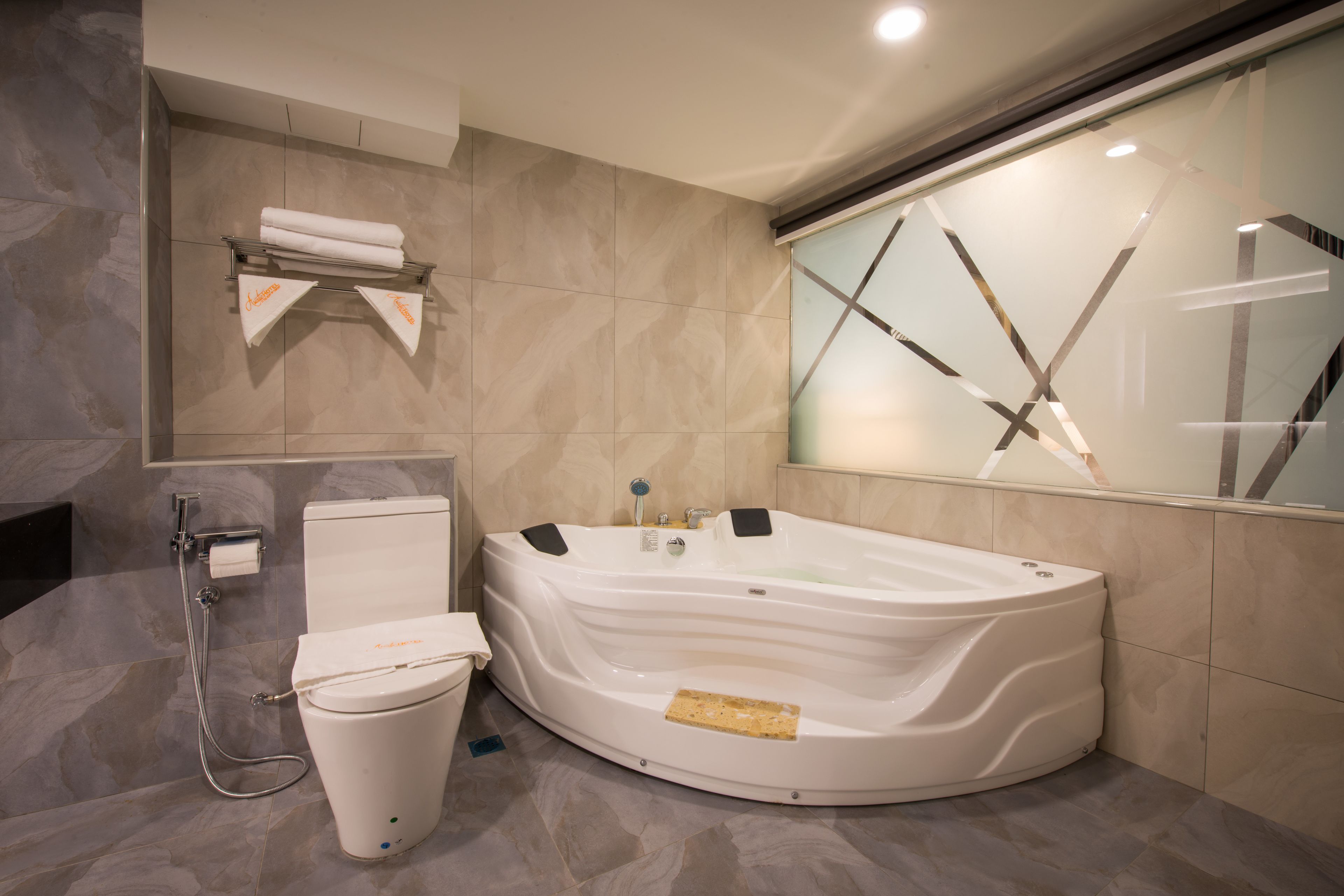 Photo - Asiatic Hotel