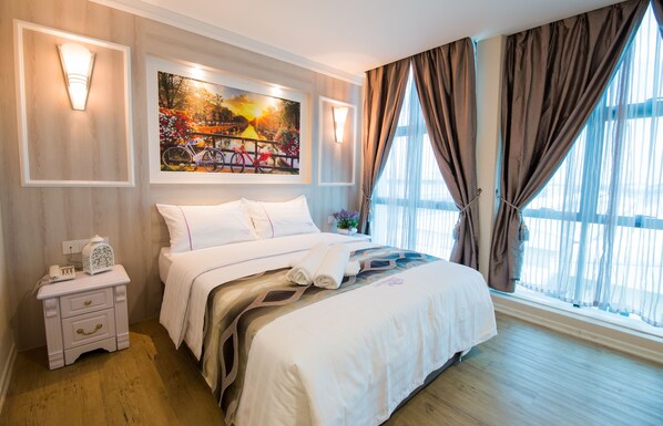 Deluxe King Room  | Escritorio, espacio para trabajar con laptop y insonorización 