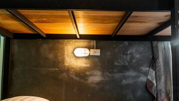 基础宿舍, 男士专用房 | 客房内保险箱、遮光窗帘、免费 WiFi、床单