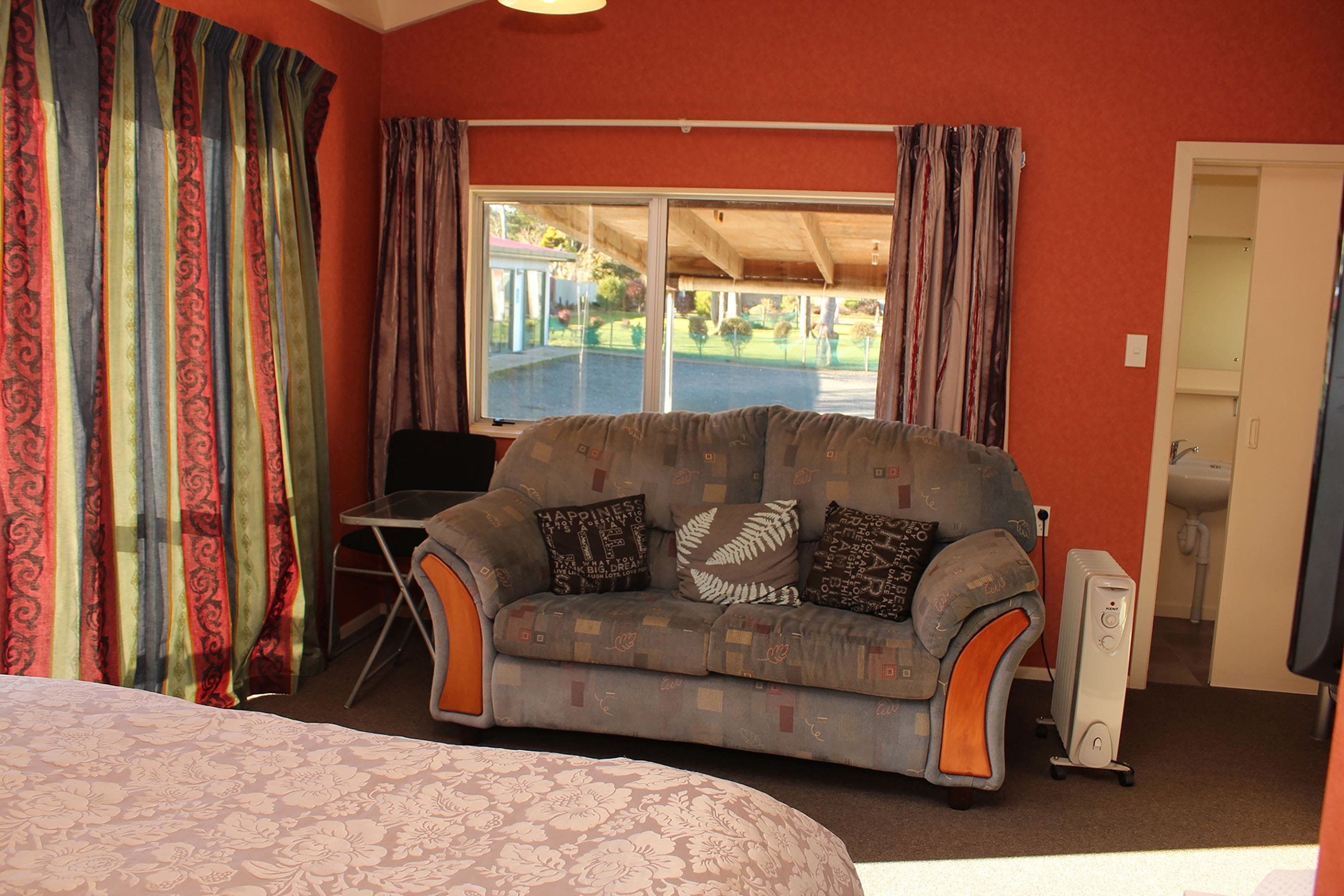 Ensuite Plus | Living area