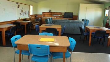 Silver Double (Shared bathroom) | In-room dining