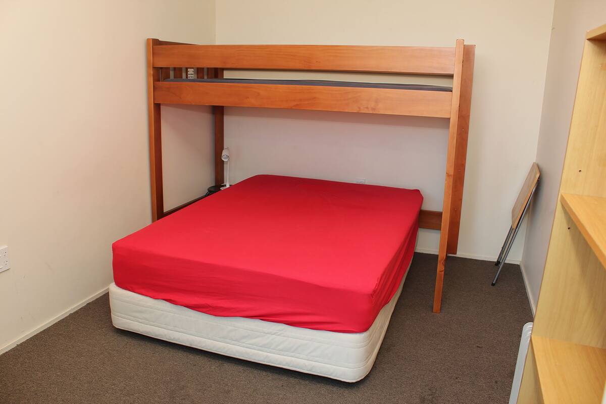 Silver Double (Shared bathroom) | Iron/ironing board (on request), WiFi (free)