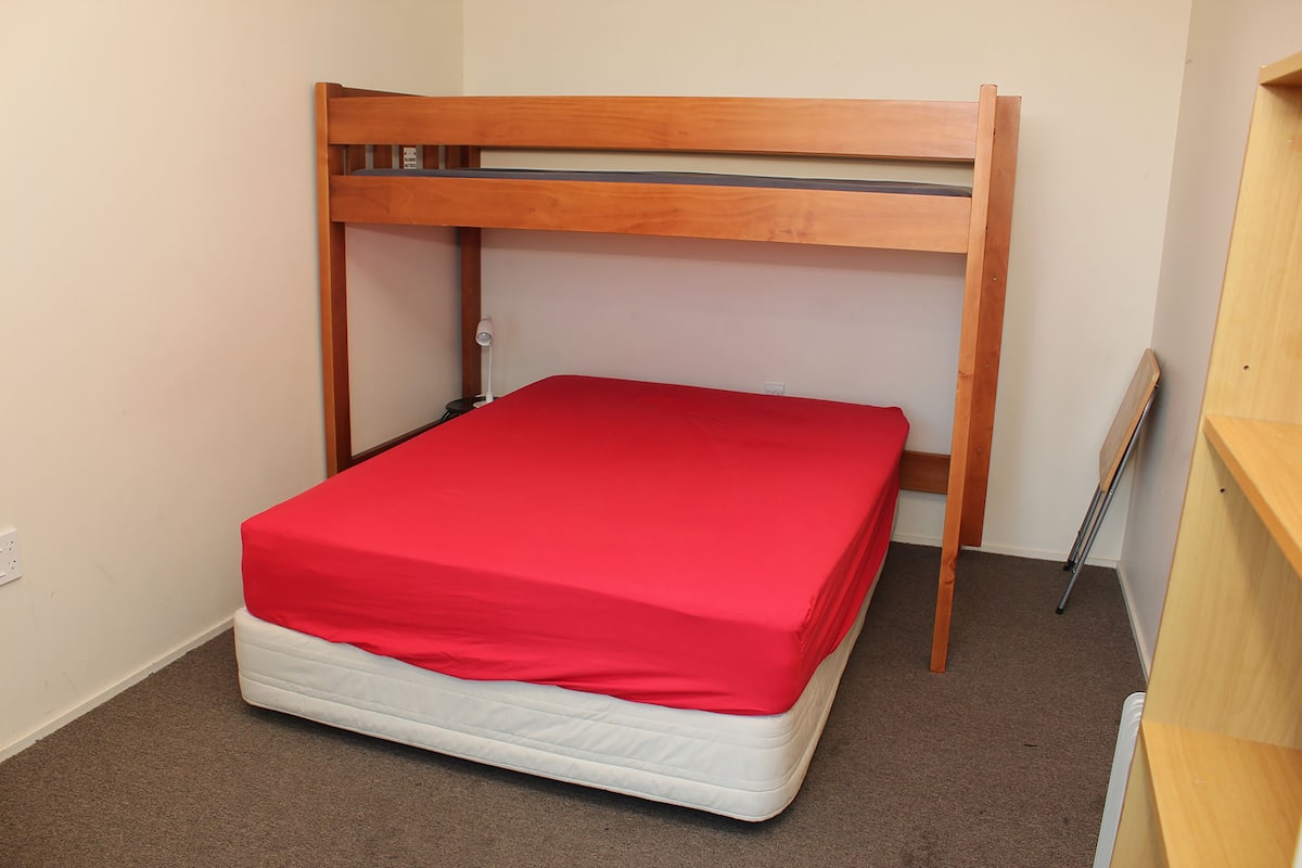 Silver Double (Shared bathroom) | Iron/ironing board, free WiFi
