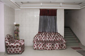 Coin salon dans le hall