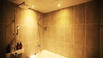 Chambre Double Deluxe | Salle de bain | Baignoire et douche séparées, baignoire relaxante profonde