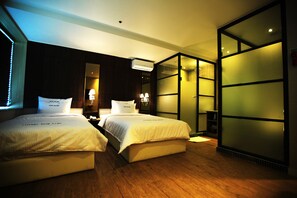 Habitació amb dos llits individuals | Wifi gratuïta 