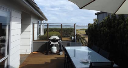 Coorong Waterfront Retreat