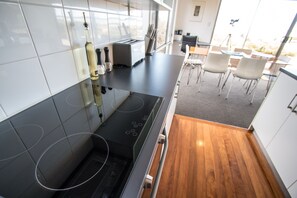 Coorong Waterfront Retreat | Private kitchen | Full-sized fridge, microwave, oven, stovetop - Coorong Waterfront Retreat (Meningie)