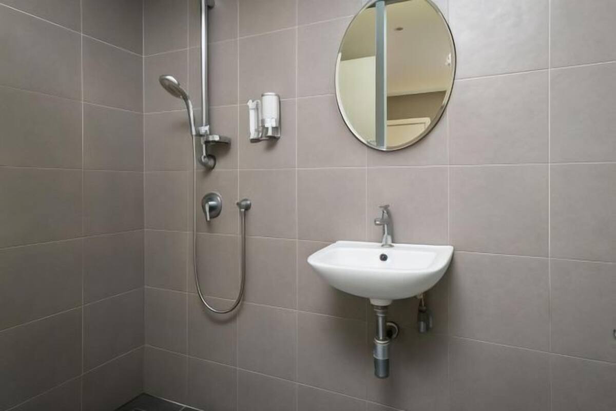Bathroom | Shower, free toiletries, hair dryer, bidet