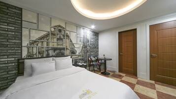 Standard Room | Premium bedding, individually decorated, individually furnished, desk