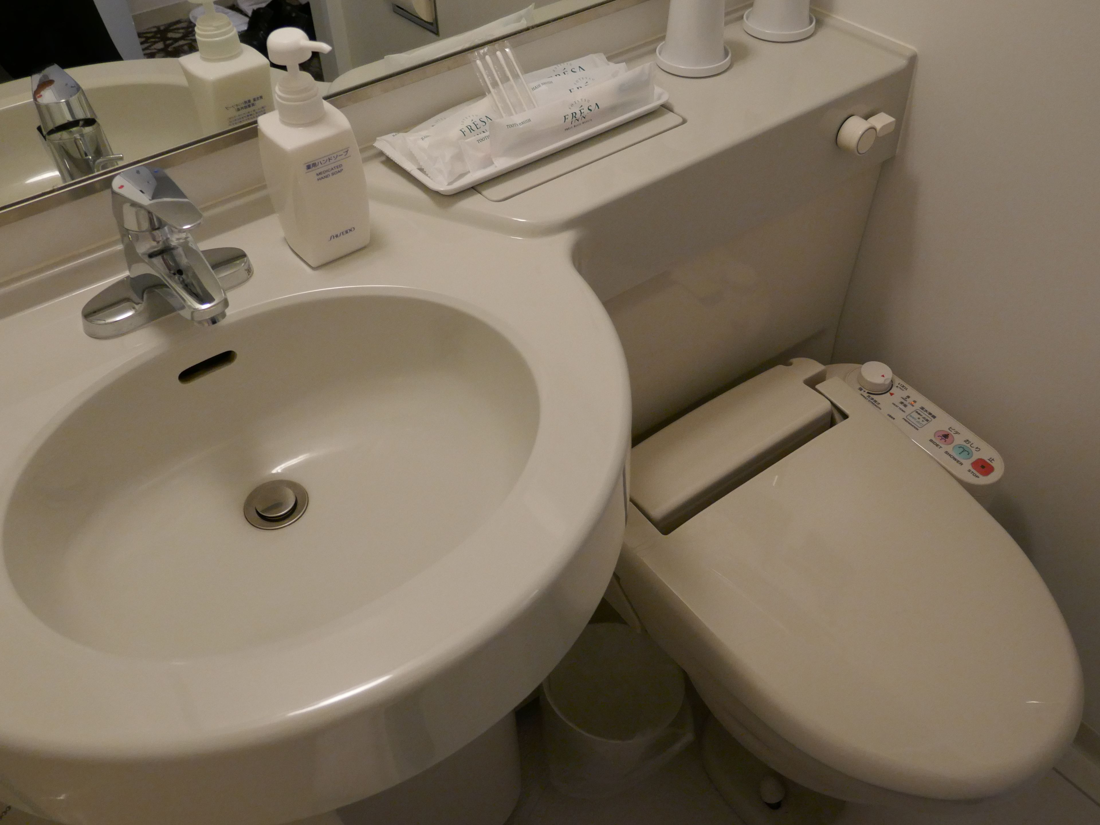 combined shower/bathtub, deep-soaking bathtub, free toiletries