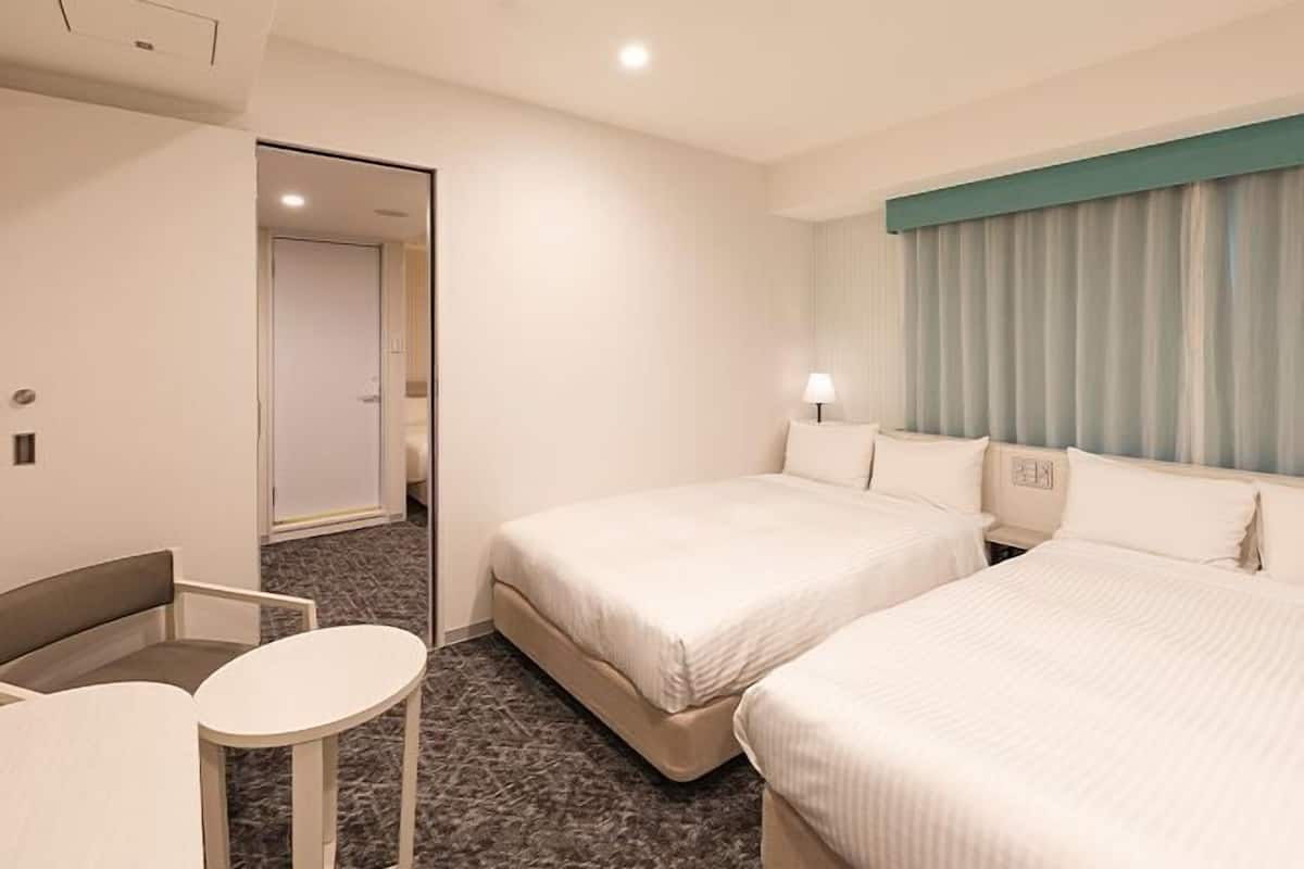Down comforters, in-room safe, desk, free WiFi