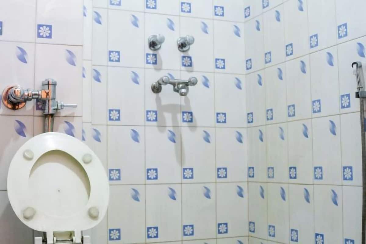 Salle de bain | Douche, articles de toilette gratuits, sĂšche-cheveux, chaussons