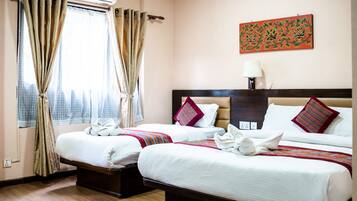 Family Room | In-room safe, desk, soundproofing, free WiFi