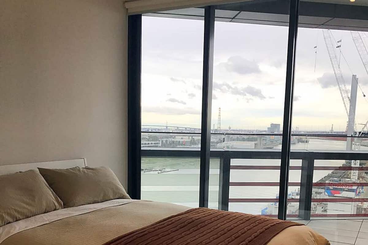 Luxury Apartment, 2 Queen Beds, Harbor View | 2 bedrooms, individually decorated, individually furnished