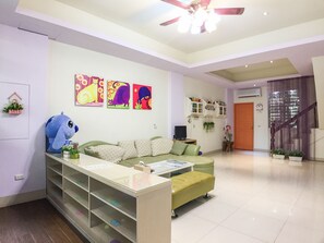 Lobby sitting area - Hualien Bigbowl B&B (Ji'an)