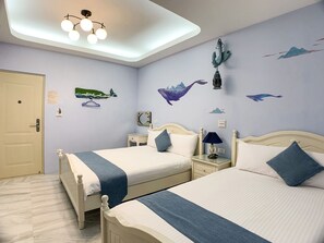 Kamar Quadruple Keluarga, 2 Tempat Tidur Double (No. 11) | Tirai kedap cahaya, kedap suara, dan Wi-Fi gratis